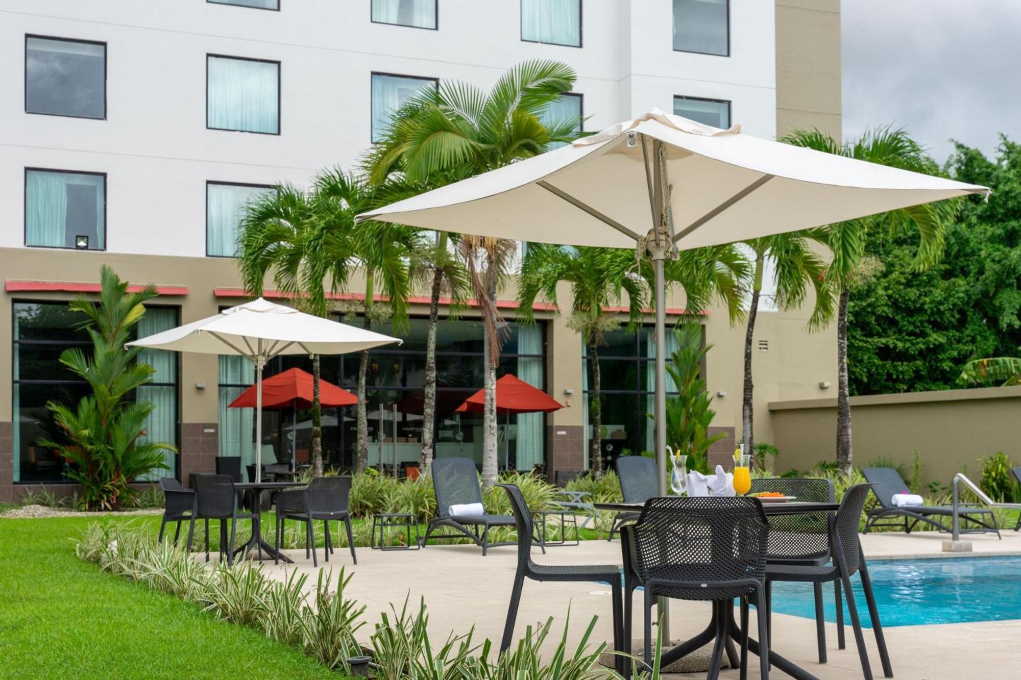 Отель Courtyard By Marriott Panama Metromall Токумен Экстерьер фото