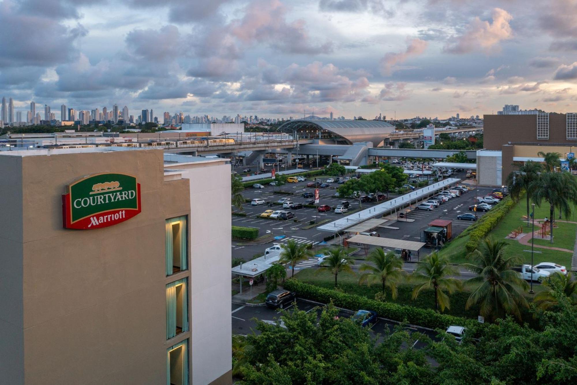 Отель Courtyard By Marriott Panama Metromall Токумен Экстерьер фото